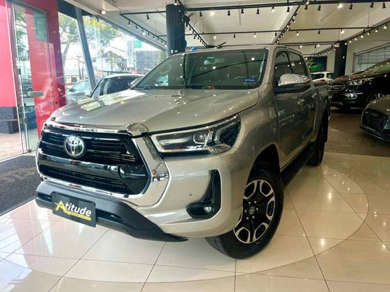 TOYOTA HILUX 2.8 D-4D TURBO DIESEL CD SRX 4X4 AUTOMÁTICO TOYOTA HILUX 2.8 D-4D TURBO DIESEL CD SRX 4X4 AUTOMÁTICO